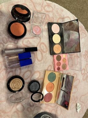 Farmasi Eyeshadow & Glow Set — Peach, Gold, Green Trio
